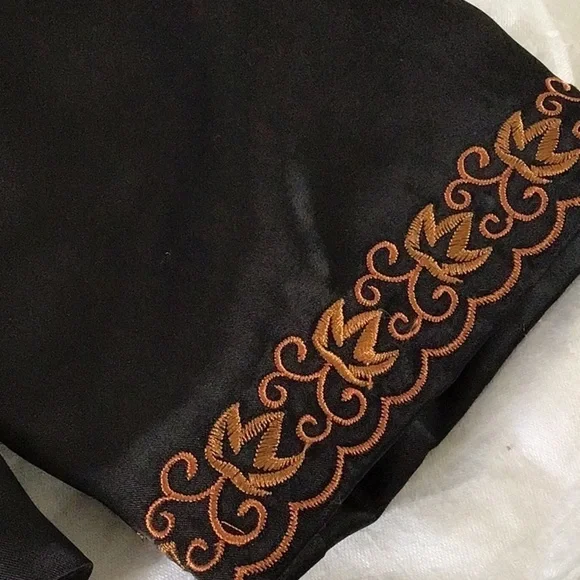 Made in Hong Kong Embroidered Jacket Size Medium - Picture 6 of 6